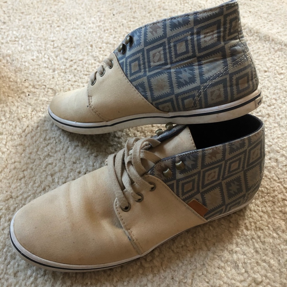 Shoes - Picture 2 of 3